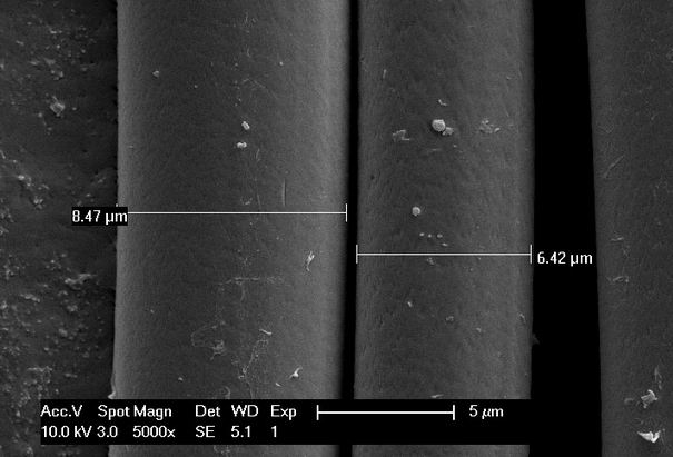 Mikrograf grafitowego wiskozowego włókna węglowego